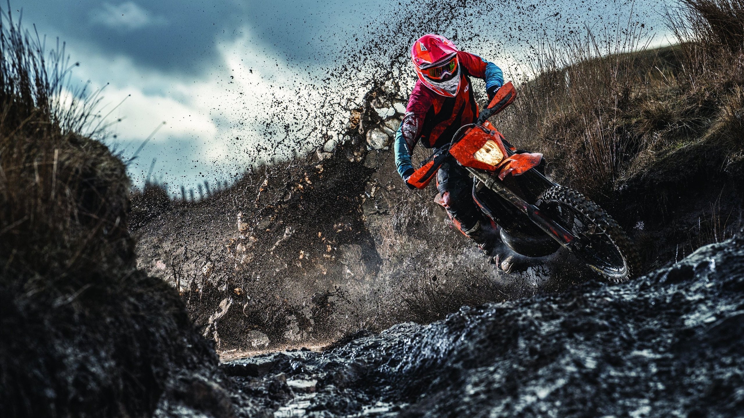 开云体育中国官网-F1街道赛焦点战，曼城引擎轰鸣，稳稳拿下巴黎弯道