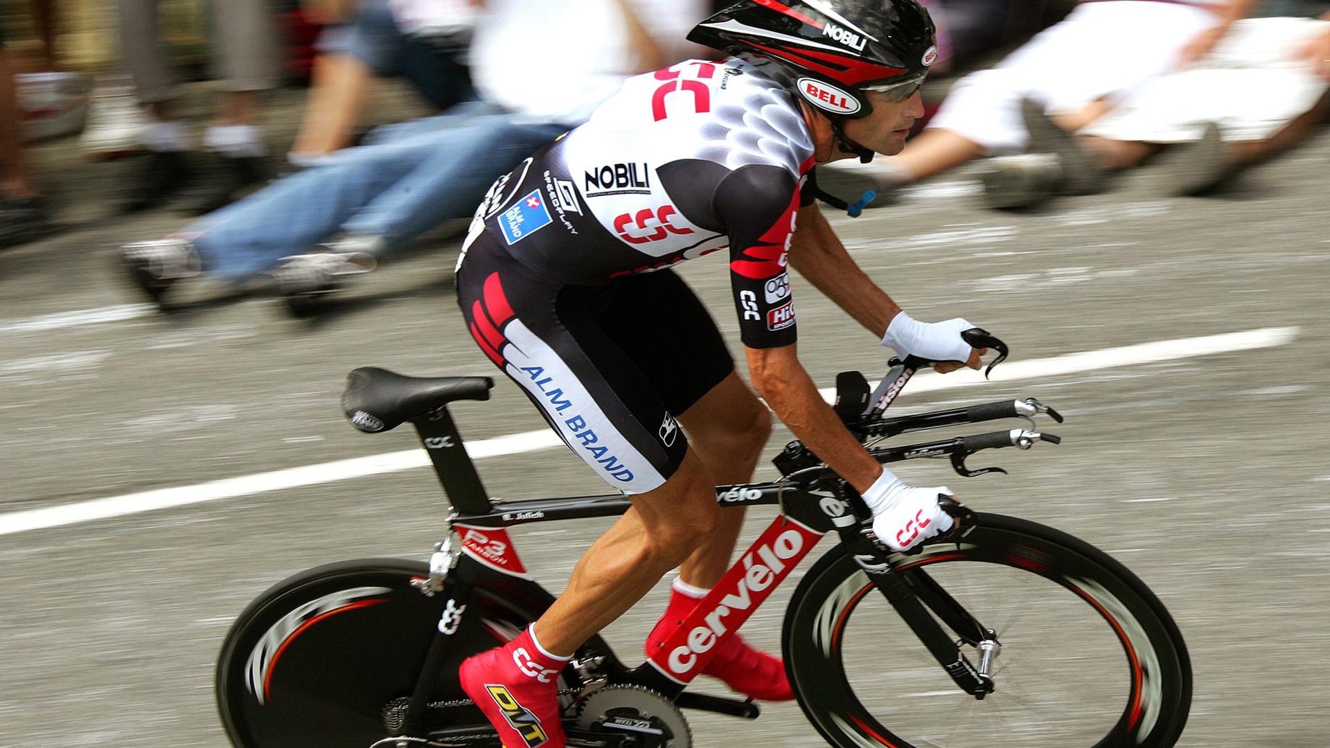 东决关键战焦点战，广东队踏平雄鹿，战术纪律与意志的胜利