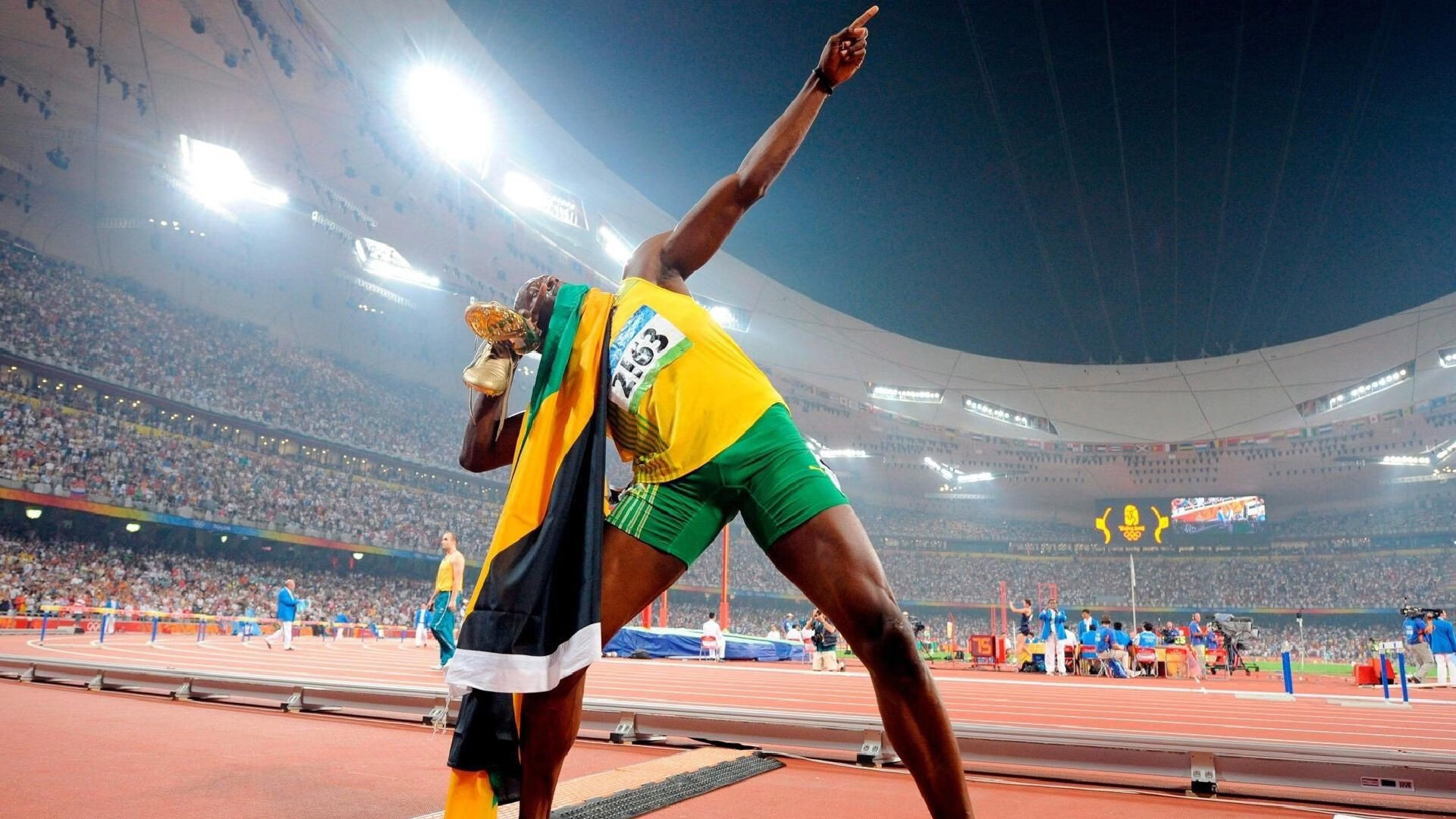 非洲雄狮逆袭!喀麦隆点球淘汰埃及,马丁内利一锤定音成关键先生