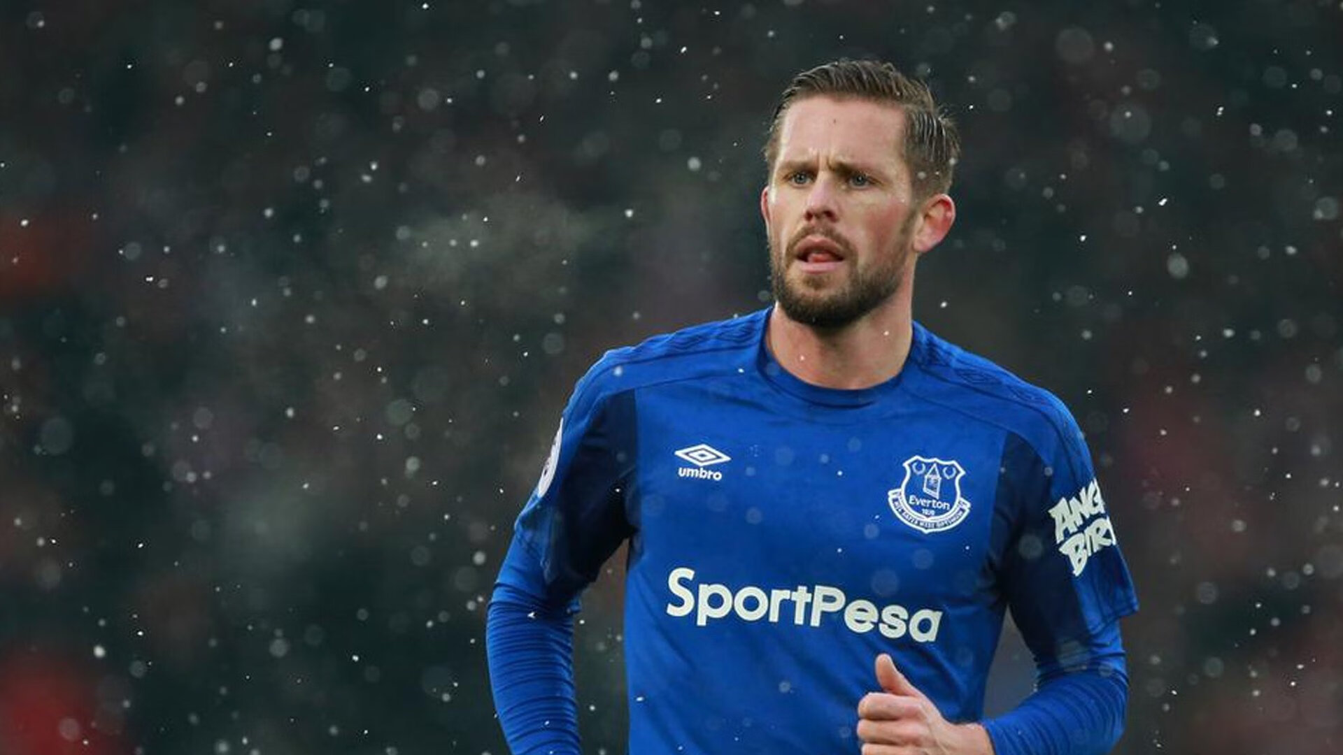 开云体育在线-尼克斯血拼新疆队，库里防守端锁死对手的战术启示