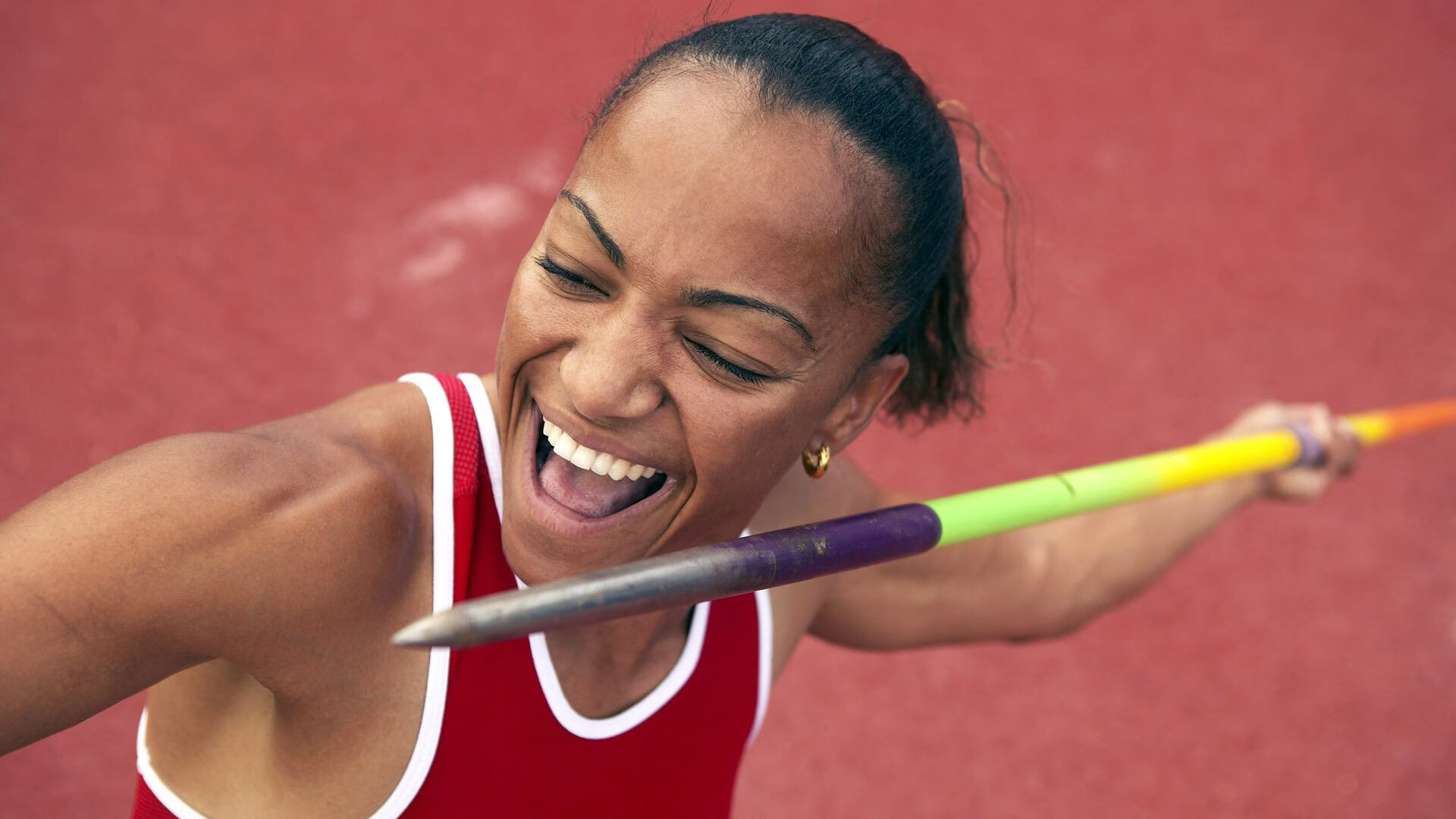 F1新赛季揭幕战之夜，德罗赞全程高能输出，跨界竞技场上的王者共鸣