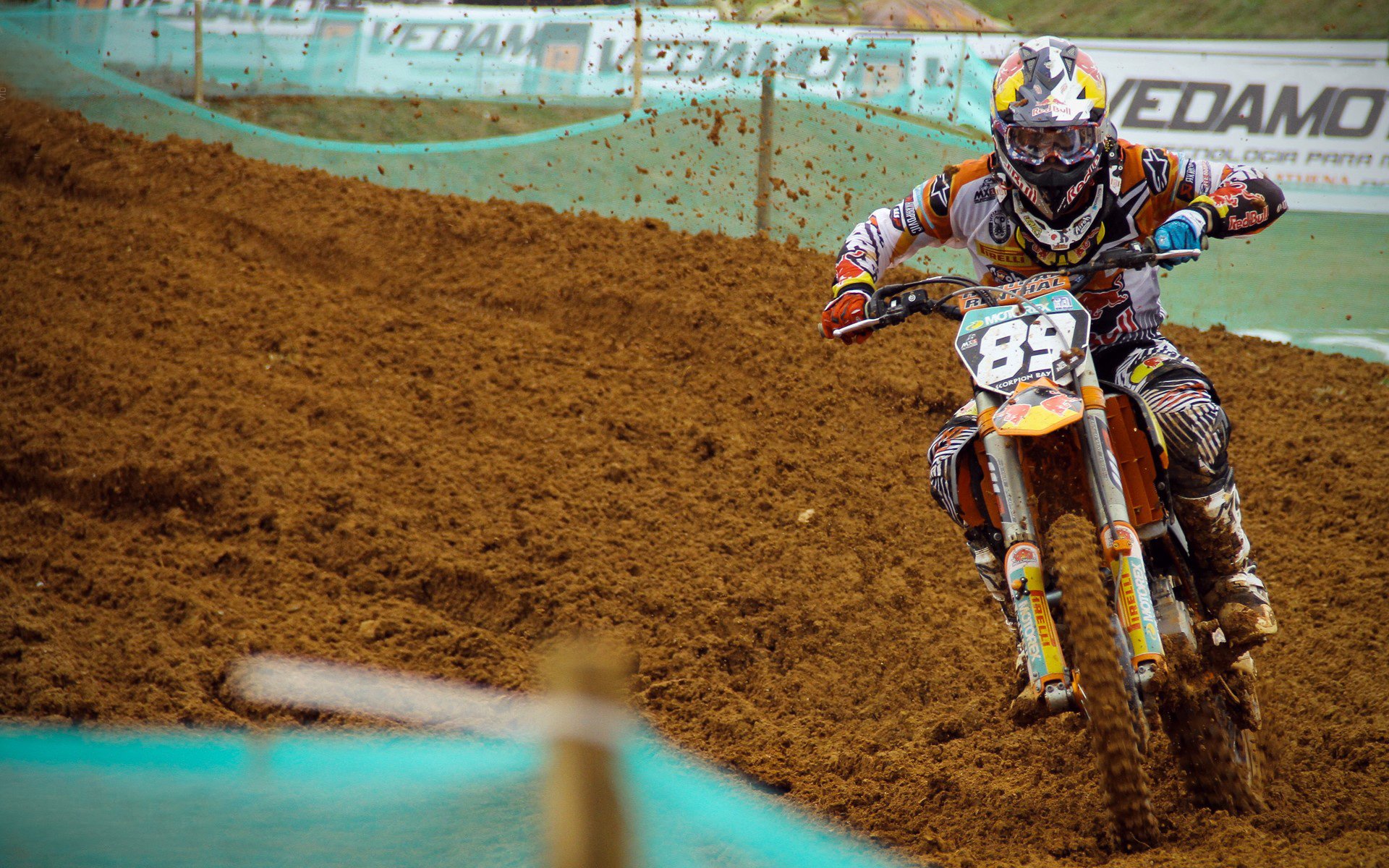 绿茵场上的险胜与羽球场上的统治，德国队与李梓嘉的双重奏