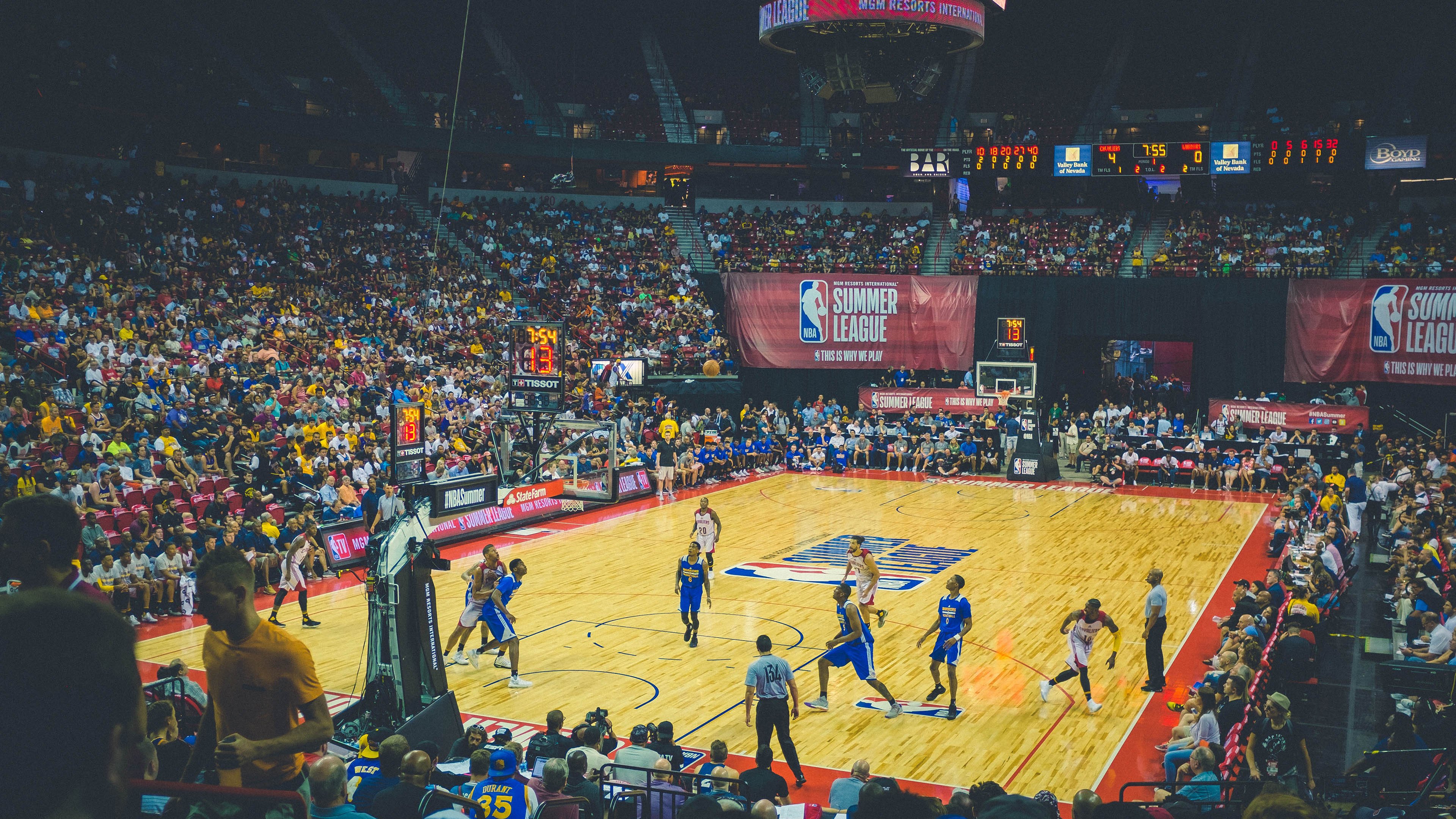 赛道上的两极,法拉利碾压索伯,诺里斯刷新纪录定义新时代